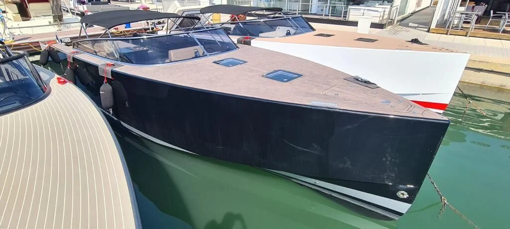 Balagan Yacht Charter Mykonos | VanDutch Speedboat